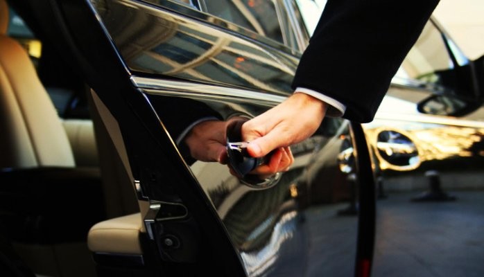 Rent a Car vs. Ride-Sharing: Which Is the Better Option for Your Next Trip?